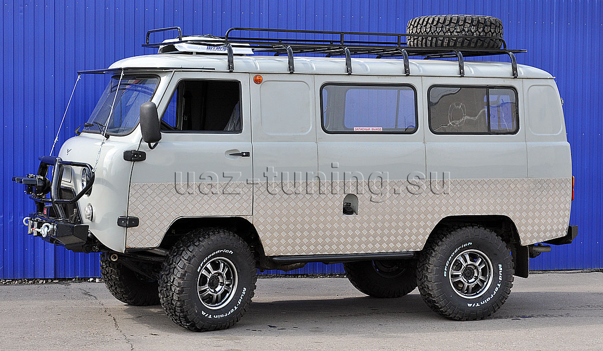 Тюнинг УАЗ 3741 (Остеклённый фургон) для охоты с обшивкой кузова алюминием